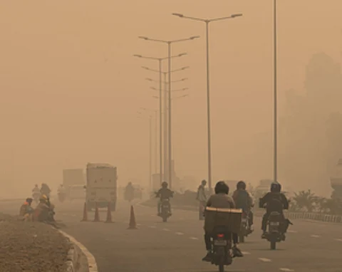 Truck entry banned, push to WFH as Centre invokes Grap Stage IV to tackle rising pollution in Delhi