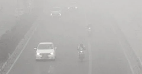 Dense fog prompts Delhi Police traffic advisory, commuters urged to take precautions