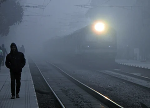 Delhi shivers at 3.9 minimum temp, dense fog delays 23 trains