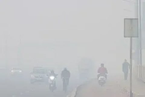 Dense fog disrupts Delhi-NCR: over 160 flights affected & 50 trains delayed