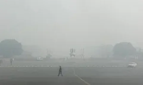 Delhi: IMD issues yellow alert for light rain, predicts drop in temperature