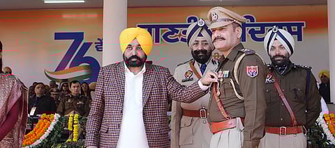 PunjabCM honours cops with Rakshak Padak & Devotion medals, felicitates participants on Republic Day