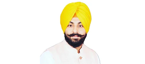 Punjab to send 7th batch of 36 school principals to Singapore for leadership training programs