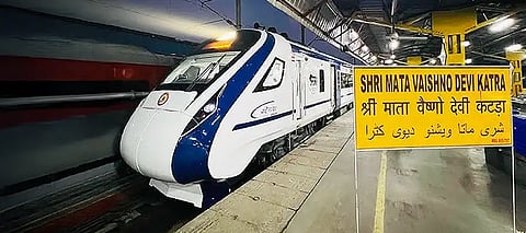 New Delhi-Srinagar Vande Bharat, Delhi Srinagar Vande Bharat Train, Katra Srinagar Vande Bharat Train, Delhi Srinagar Vande Bharat Inauguration Date, Delhi Srinagar Vande Bharat Facilities, elhi Srinagar Vande Bharat Routes