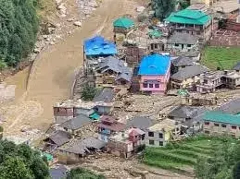 Cloudbursts & flash floods devastate Mandi district; 10 dead, 15 missing—escue operations continue