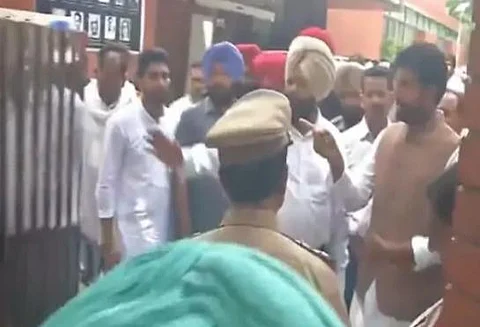Conflict in Congress before protest: Congress Bhavan's gate not opened for Legislature Party leader MLA Partap Singh Bajwa