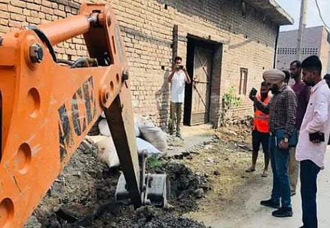 Sewerage connection of 4 dairies cut in Ludhiana: Corporation takes action against throwing garbage in CETP line