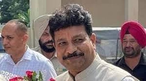 AAP MLA Raman Arora apologizes to Civil hospital staff over vandalism; assures MLA Angural's brother will also come and apologize