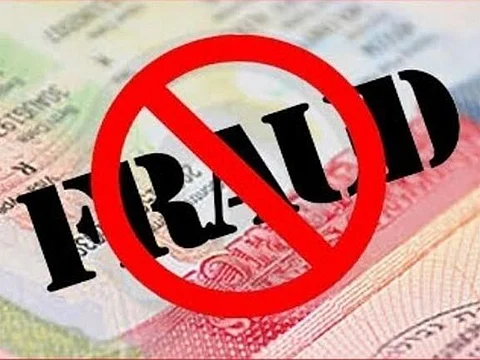 Jalandhar Immigration Fraud: Fumed for allegedly being duped for sending Abroad, People protest outside Simran HR Management office