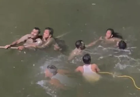 Video: Constable Vijay Pratapbhai Chawda hailed for saving dozen of lives after Morbi Bridge Collapse