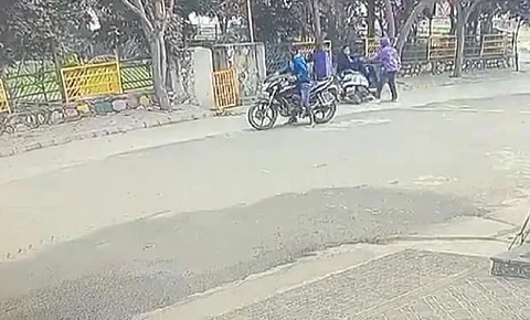 Jalandhar: Robbers flee snatching mobile phones of two girls in Surya Enclave’s Park, Incident captured on CCTV; Watch