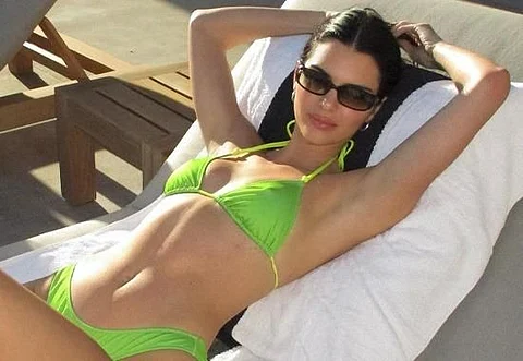 Kendall Jenner brutally trolled for her failed photoshop bikini pic, netizens point her ‘wild hand size’