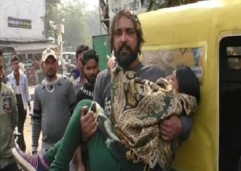 Ludhiana Video: Auto driver creates ruckus carrying pregnant wife in arms, alleges ASI for seeking bribe