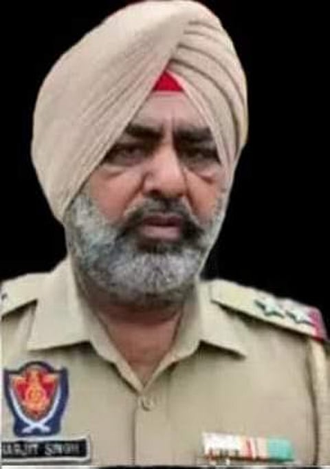 Police arrests ASI and middle man on the charges of accepting a bribe of rs 21 lakh for freeing drug smuggler