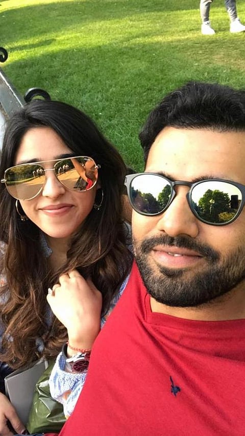 9 Team India cricketers and their RAVISHING GF and wife