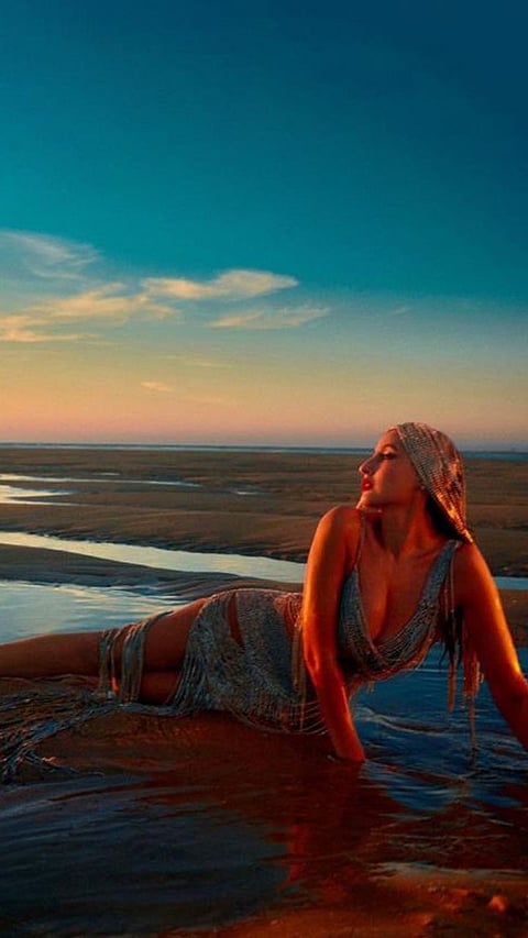 Nora Fatehi looks smoking hot in throwback pictures as 'Dance Meri Rani' completes one year