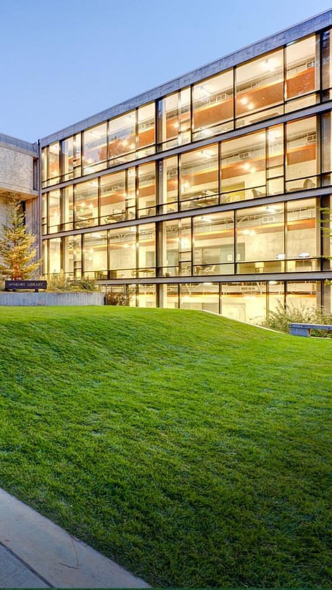 9 Top Colleges in USA that don't require SAT