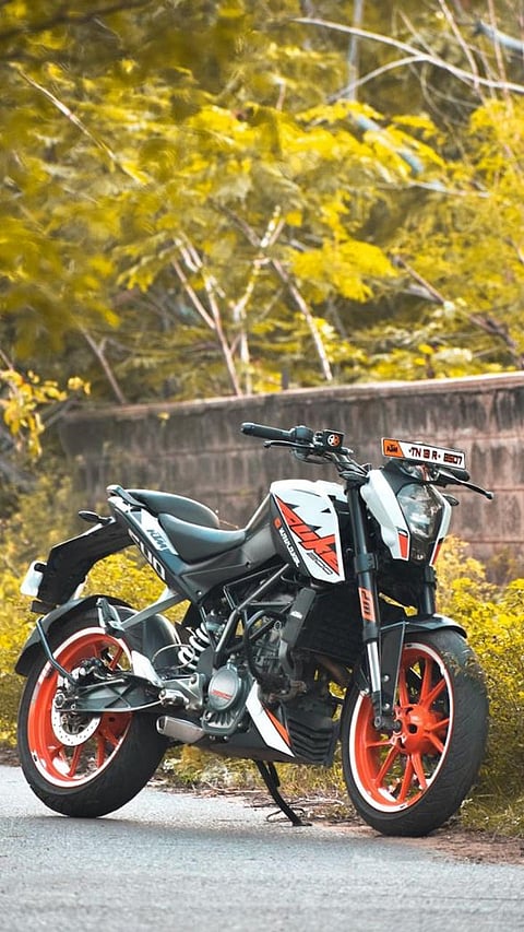 Unveiling the 2023 KTM Duke 200: A Thrilling Ride with Enhanced Features and Stylish Upgrades