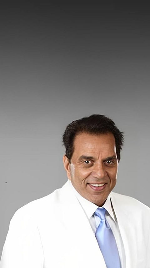 Top 7 : The Comedic Side – 6 Films Where Dharmendra Tickled the Audience’s Funny Bone