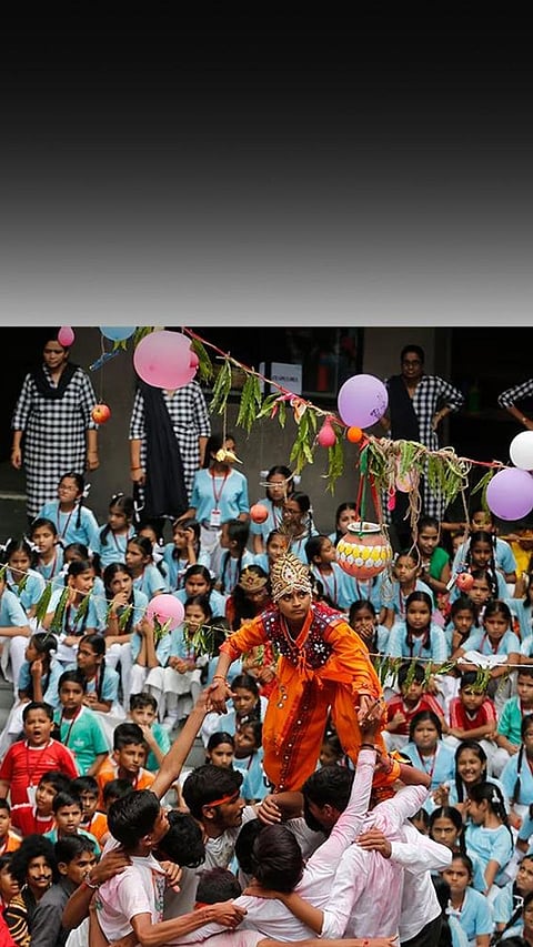 Top 5 Traditional Attires for Dahi Handi Participants