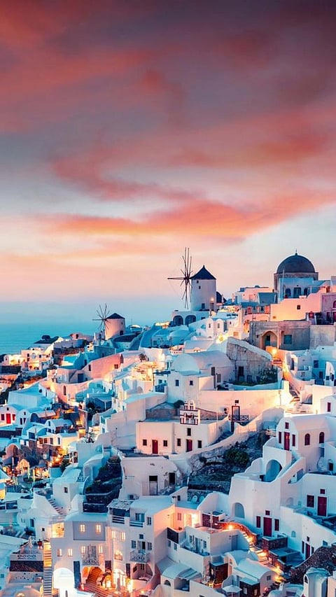9 Reasons To Visit Santorini in Greece And Mykonos In September