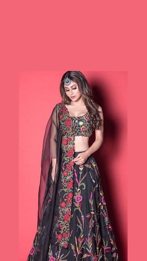 7 Best Ethnic Looks of Mouni Roy's
