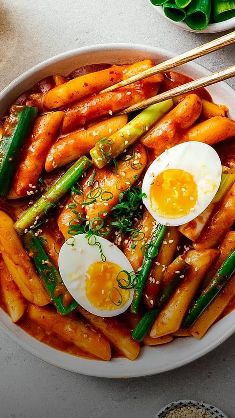 8 most unique and delicious recipes of Red rice cakes one must enjoy in Korean style