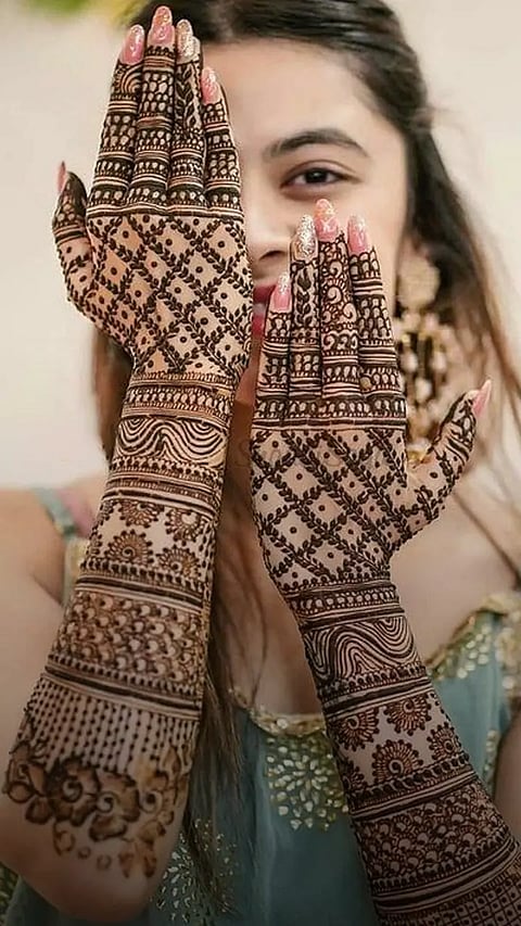 Make Mehndi designs with one rupee coin