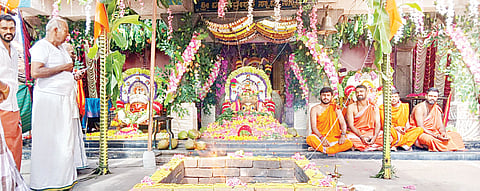 ಜಾಜೂರು ಗ್ರಾಮದಲ್ಲಿ ವೀರಭದ್ರೇಶ್ವರ ಸ್ವಾಮಿ ಜಯಂತ್ಯುತ್ಸವ ಅದ್ದೂರಿಯಾಗಿ ನೆರವೇರಿತು. ಶೇಖರಪ್ಪ, ರಮೇಶ್, ಶಶಿಧರ್ ಗಂಗಾಧರಪ್ಪ, ಮಲ್ಲಿಕಾರ್ಜುನ್, ಜಗದೀಶ್ ಸುಬ್ಬಣ್ಣ ಇತರರಿದ್ದರು.