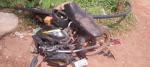ಘಟನೆಯಿಂದ ನುಜ್ಜುಗುಜ್ಜಾದ ಬೈಕ್