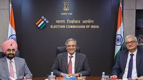 ಬಿಹಾರ, ಅಸ್ಸಾಂ ಸೇರಿ ಎಲ್ಲಾ ರಾಜ್ಯಗಳ ಮತದಾರರ ಪಟ್ಟಿ ಆದೇಶಗಳು ಒಮ್ಮತದ ನಿರ್ಧಾರ: ವಿವಾದಕ್ಕೆ ತೆರೆ ಎಳೆದ ಆಯೋಗದ ಮೂಲಗಳು | Election Commission