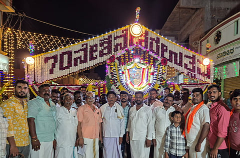 ಮೂಗೂರಿನಲ್ಲಿ ಶ್ರೀ ಶನೈಶ್ಚರಸ್ವಾಮಿ 70ನೇ ವರ್ಷದ ವಾರ್ಷಿಕೋತ್ಸವದ ಅಂಗವಾಗಿ ಹೂವಿನ ಪಲ್ಲಕ್ಕಿ ಉತ್ಸವ ಶನಿವಾರ ನಡೆಯಿತು.