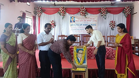 ಉಡುಪಿಯ ಹಿರಿಯಡ್ಕ ಕಾಲೇಜ್ನಲ್ಲಿ ಆಯೋಜಿಸಿದ್ದ 'ಡಾ. ಬಿ.ಆರ್. ಅಂಬೇಡ್ಕರ್ ಓದು' ಕಾರ್ಯಕ್ರಮವನ್ನು ಡಾ.ಜಯಪ್ರಕಾಶ್ ಶೆಟ್ಟಿ ಎಚ್. ಉದ್ಘಾಟಿಸಿದರು. ಮಂಜುನಾಥ್ ಗಿಳಿಯಾರು, ಪೂರ್ಣಿಮಾ, ಡಾ.ಸೌಮ್ಯಲತಾ ಪಿ., ಡಾ.ಲಿತಿನ್ ಬಿ.ಎಂ., ಮೀನಾಕ್ಷಿ ನಾಯ್ಕ್ ಇದ್ದರು.