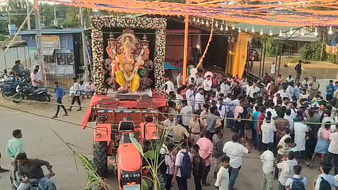 ಹಾವೇರಿಯಲ್ಲಿ ಡಿಜೆ ಬಳಕೆಗೆ ಅನುಮತಿ ನಿರಾಕರಣೆ: ಗಣಪತಿ ಮೂರ್ತಿ ವಾಪಸ್ ತಂದು ಮರುಪ್ರತಿಷ್ಠಾಪಿಸಿದ ಯುವಕರು! Haveri News