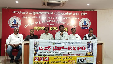 ಹುಬ್ಬಳ್ಳಿಯಲ್ಲಿ ಮಂಗಳವಾರ ಬಿಲ್ಡ್ ಟೆಕ್ ಎಕ್ಸಪೋ ಕುರಿತು ಮಾಹಿತಿ ನೀಡಿದ ಇಂಡಿಯನ್ ಕಾಂಕ್ರೀಟ್ ಇನ್ಸ್ಟಿಟ್ಯೂಟ್ ಚೇರ್ಮನ್ ಸುರೇಶ ಕಿರೇಸೂರ, ಡಾ. ಎಂ.ಆರ್. ಪಾಟೀಲ, ಡಾ. ಆನಂದ ಹುಣಶ್ಯಾಳ, ಸಂತೋಷ ಅಂಚಟಗೇರಿ, ಎ.ಸಿ. ತಹಸೀಲ್ದಾರ್, ಇತರರು ಇದ್ದರು.