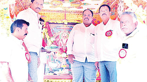 MLA H.M. Ganesh Prasad flagged off a procession organized on Wednesday at the D. Devaraja Urs Stadium in Gundlupet town to mark Vishwakarma Jayanti. Nanjappa, Mahesh, and others were present.