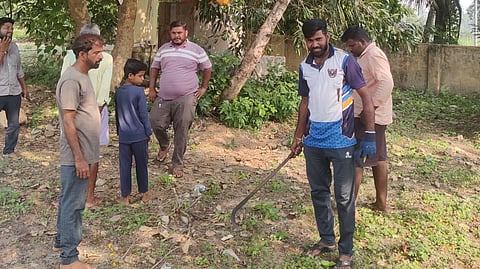ಕೆರೆತಾಂಡಾದಲ್ಲಿ ಶಾಲಾ ಆವರಣ ಸ್ವಚ್ಚತೆ ಮಾಡಿದರು.