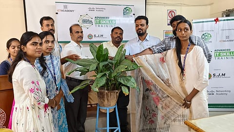 ಎಸ್ಜೆಎಂಐಟಿಯಲ್ಲಿ ಆಯೋಜಿಸಿದ್ದ ಕಾರ್ಯಾಗಾರದಲ್ಲಿ ಡಾ.ಬಿ.ಜಿ. ಕುಮಾರಸ್ವಾಮಿ, ಪ್ರವೀಣ್ ಎಸ್. ಗಟ್ಟಿ, ಡಾ.ಟಿ.ವಿ. ಅರವಿಂದ ಇತರರು ಇದ್ದರು.