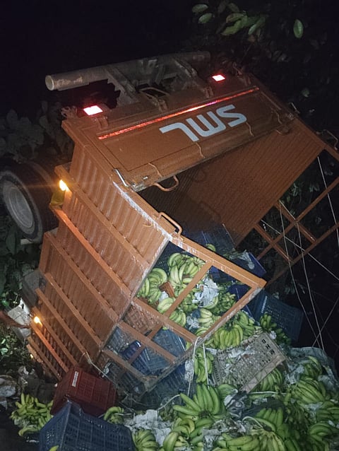 ಆಗುಂಬೆ ಘಾಟಿಯಲ್ಲಿ ಕಂದಕಕ್ಕೆ ಬಿದ್ದ ಲಾರಿ