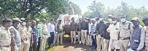 ವನ್ಯಜಿವಿ ಸಪ್ತಾಹ ನಿಮಿತ್ತ ಕುಂಚಾವರಂ ಅರಣ್ಯದಲ್ಲಿ ಅಧಿಕಾರಿ ಮತ್ತು ಸಿಬ್ಬಂದಿ ಶ್ರಮದಾನ ಮಾಡಿದರು. ಸುನೀಲಕುಮಾರ ಚವ್ಹಾಣ್, ಸಂಜೀವಕುಮಾರ, ಜಗನ್ನಾಥ ಕೊರಳ್ಳಿ, ಪ್ರಭು ಜಾಧವ್ ಇತರರಿದ್ದರು.