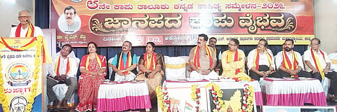 ಕಾಪುವಿನಲ್ಲಿ ನಡೆದ ಕನ್ನಡ ಸಮ್ಮೇಳನವನ್ನು ಉದ್ಘಾಟಿಸಿ ಕೆ.ಎಲ್.ಕುಂಡಂತಾಯ ಮಾತನಾಡಿದರು. ಪ್ರಮುಖರಾದ ಡಾ.ವೈ.ಎನ್.ಶೆಟ್ಟಿ, ಪುಂಡಲೀಕ ಮರಾಠೆ, ಪೂರ್ಣಿಮಾ, ಮೋಹಿನಿ ಶೆಟ್ಟಿ, ನೀಲಕಂಠ ಮೇಸ್ತ, ಬಿ.ಜನಾರ್ದನ ಭಟ್, ಆಲ್ಬನ್ ರೋಡ್ರಿಗಸ್, ಬಾಬು ಕೊರಗ ಮತ್ತಿತರರಿದ್ದರು.
