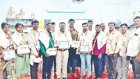 ಮದ್ದೂರಲ್ಲಿ ಆಯೋಜಿಸಿದ್ದ ಪದವೀಧರ ಪ್ರಾಥಮಿಕ ಶಾಲಾ ಶಿಕ್ಷಕರ ಸಂಘದ ಚುನಾವಣೆಯಲ್ಲಿ ಹನ್ನೊಂದು ಜನ ನಿರ್ದೇಶಕರು ಅವಿರೋಧವಾಗಿ ಆಯ್ಕೆಯಾದರು. ನಾಗೇಶ್, ಶ್ರೀನಿವಾಸ್, ರಮೇಶ್, ಚೌಡೇಶ್, ಶ್ರೀನಿವಾಸ್, ಪ್ರಸನ್ನ, ಯೋಗಾನಂದ, ಮರೀಗೌಡ ಜವರೇಗೌಡ, ಪ್ರಶೀಲಾ ಇದ್ದರು.