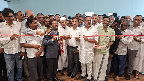 ಉಡುಪಿ ಜಿಲ್ಲಾ ಮುಸ್ಲಿಮ್ ಒಕ್ಕೂಟದ ಕಚೇರಿಯನ್ನು ಯು.ಟಿ. ಖಾದರ್ ಉದ್ಘಾಟಿಸಿದರು. ಎಂ.ಎ. ಗಫೂರ್, ಸುಹೇಲ್ ಅಹ್ಮದ್ ಮರೂರು, ಝಮೀರ್ ಅಹ್ಮದ್ ರಶಾದಿ, ಮುಹಮ್ಮದ್ ಮೌಲಾ, ಯಾಸೀನ್ ಮಲ್ಪೆ, ಇನಾಯತುಲ್ಲಾ ಶಾಬಂದ್ರಿ, ರಫೀಯುದ್ದೀನ್ ಕುದ್ರೋಳಿ, ಕಿಶನ್ ಹೆಗ್ಡೆ ಕೊಳ್ಕೆಬೈಲು ಇತರರಿದ್ದರು.