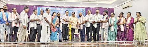 ಉಚ್ಚಿಲದಲ್ಲಿ ರಕ್ತದಾನ ಶಿಬಿರವನ್ನು ನಾಡೋಜ ಜಿ.ಶಂಕರ್ ಉದ್ಘಾಟಿಸಿದರು. ಪ್ರಮುಖರಾದ ಜಯ ಸಿ.ಕೋಟ್ಯಾನ್, ಮೋಹನ್ ಬೆಂಗ್ರೆ, ಡಾ.ಶಮೀ ಶಾಸ್ತ್ರಿ, ಕವಿತಾ ಶರತ್, ರವೀಶ್ ಕೊರವಡಿ, ಶರಣ್ಕುಮಾರ್, ಗಿರಿಧರ ಸುವರ್ಣ, ಮನೋಜ್ ಕಾಂಚನ್, ರತ್ನಾಕರ ಸಾಲ್ಯಾನ್, ಸುಗುಣ ಕರ್ಕೇರ ಮತ್ತಿತರರಿದ್ದರು.