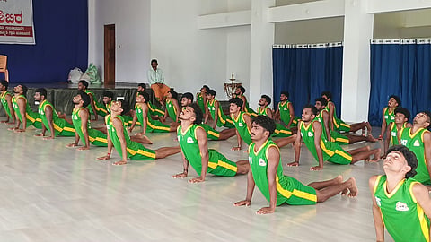 ಕಂಬಳ ಓಟಗಾರರ ತರಬೇತಿ ಶಿಬಿರದಲ್ಲಿ ಅಕಾಡೆಮಿ ತರಬೇತಿ ಪಡೆಯುತ್ತಿರುವ ಯುವಕರು.