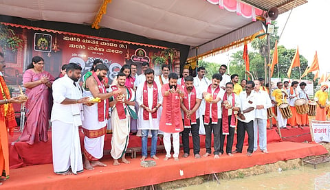 ಸುರಗಿರಿ ಯುವಕ ಮತ್ತು ಯುವತಿ ಮಂಡಲ ವತಿಯಿಂದ ಅತ್ತೂರು, ಕೆಮ್ರಾಲ್, ಕಿಲೆಂಜೂರು ಗ್ರಾಮಸ್ಥರಿಗೆ ಮತ್ತು ದೇವಳದ ನಗರ ಸಂಕೀರ್ತನೆಗೆ ಒಳಪಡುವ ಗ್ರಾಮದ ಸದಸ್ಯರಿಗೆ 2ನೇ ವರ್ಷದ ಕೆಸರುಗದ್ದೆ ಕ್ರೀಡೋತ್ಸವ ನಡೆಯಿತು. ಸುರಗಿರಿ ದೇವಳ ಆಡಳಿತ ಮೊಕ್ತೇಸರ ರಾಜೇಶ್ ಶೆಟ್ಟಿ ಭಂಡಾರ ಮನೆ, ಕಟೀಲು ದೇವಳ ಅರ್ಚಕ ಸದಾನಂದ ಆಸ್ರಣ್ಣ ಮೊದಲಾದವರಿದ್ದರು.