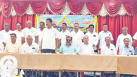 ಸಭೆಯಲ್ಲಿ ಮದ್ದೂರು ಕ್ರೀಡಾ ಬಳಗದ ಅಧ್ಯಕ್ಷ ವಿ.ಕೆ.ಜಗದೀಶ್ ಮಾತನಾಡಿದರು. ರಾಜಣ್ಣ, ಜಿ.ಬಿ.ಸಿದ್ದರಾಮು, ಬೋರೇಗೌಡ, ಪುಟ್ಟರಾಮು ಇದ್ದರು.