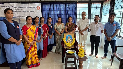 ಉಡುಪಿಯ ಪೂರ್ಣಪ್ರಜ್ಞ ಕಾಲೇಜ್ನಲ್ಲಿ ಸಂತ ರವಿದಾಸ ಜಯಂತಿ ನಿಮಿತ್ತ ಶಾರದೆಯ ಭಾವಚಿತ್ರಕ್ಕೆ ಪುಷ್ಪ ಅರ್ಚಿಸಲಾಯಿತು. ನಿಖಿತಾ, ಡಾ. ನಾರಾಯಣ ಶೆಣೈ, ಡಾ. ಆನಂದ್ ರಾಯಮನೆ, ಡಾ. ನಾಗರತ್ನಾ, ಸನ್ನಿಧಿ, ಡಾ. ಭೈರವಿ ಪಂಡ್ಯಾ ಇದ್ದರು.