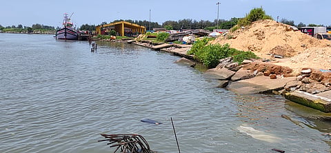 ಐದು ವರ್ಷ ಸಂದರೂ ಮೇಲೇಳದ ಕುಸಿತಗೊಂಡ ಜೆಟ್ಟಿ ಭಾಗ