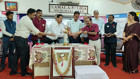 ಉಡುಪಿಯಲ್ಲಿ ಆಯೋಜಿಸಿದ್ದ ವಿಶ್ವ ಮಾನಸಿಕ ಆರೋಗ್ಯ ಜಾಗೃತಿ ಕಾರ್ಯಕ್ರಮವನ್ನು ಹರಿಪ್ರಸಾದ್ ರೈ ಉದ್ಘಾಟಿಸಿದರು. ಡಾ.ವಿರೂಪಾಕ್ಷ ದೇವರಮನೆ, ರಮಾನಂದ ಕೆ., ರವಿರಾಜ್ ನಾಯಕ್, ಕೃಷ್ಣ ಮುಖ್ಯೋಪಾಧ್ಯಾಯ, ಹೆರಾಲ್ಡ್ ಸೋನ್ಸ್, ಡಾ. ಎಚ್. ಗಣೇಶ್ ಪೈ, ಡಾ. ಕೃಷ್ಣಮೂರ್ತಿ ಉಪಾಧ್ಯಾಯ, ಡಾ ನಿಶಾಂತ್ ಭಟ್, ಡಾ. ಮಾನಸ್ ಇ.ಆರ್., ಸೌಜನ್ಯಾ ಶೆಟ್ಟಿ ಇದ್ದರು.
